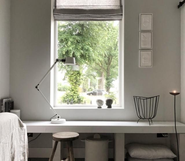 Bolt Desk 2Arm Foot Pure White