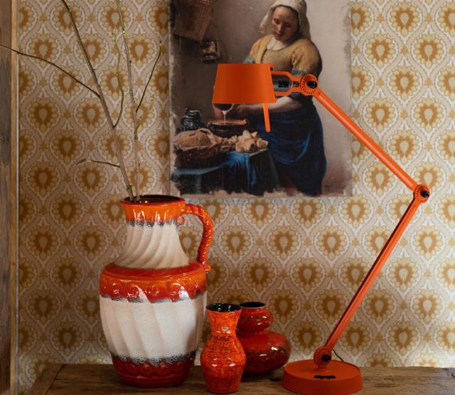 Bolt Desk 2Arm Foot Striking Orange