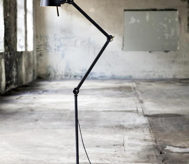 Bolt 2Arm Floor Smokey Black