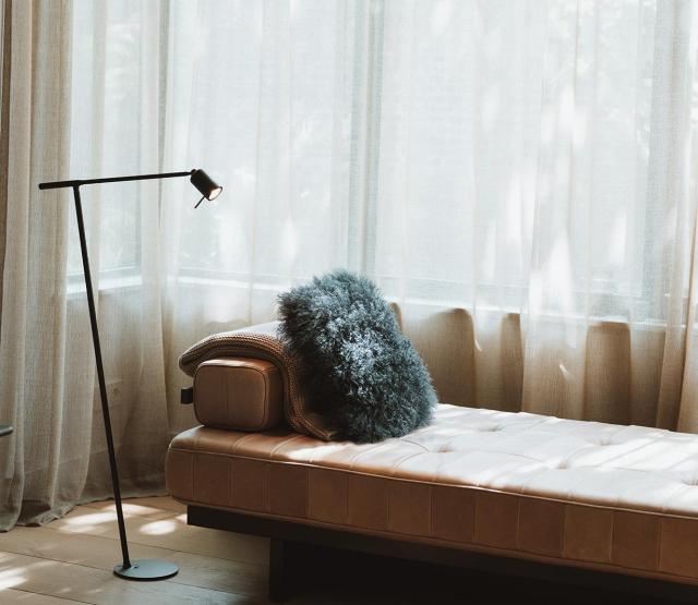 One + Floor Smokey Black