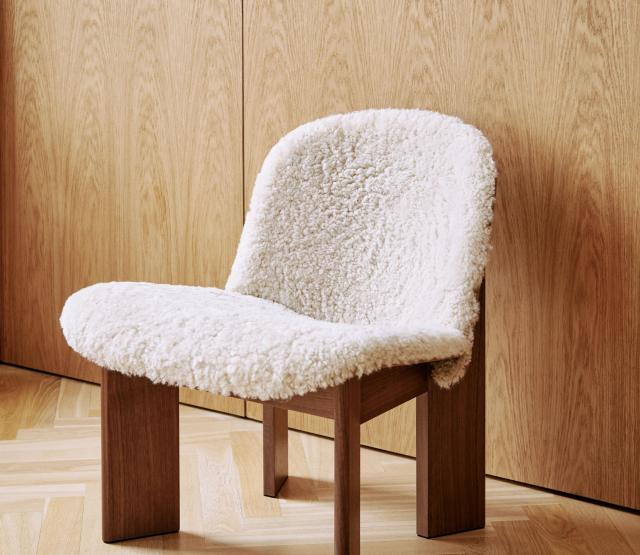 Chisel Lounge Chair Walnoot met Schapenvacht